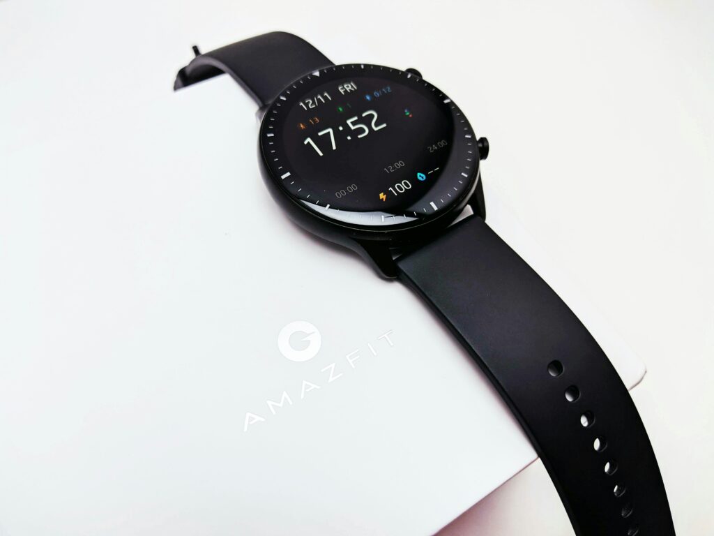 Modern smartwatch displaying heart rate and notifications on wrist